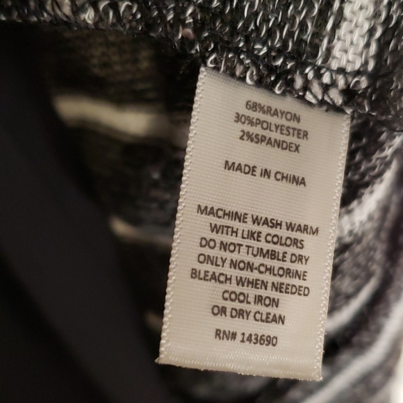 Larry Levine Split Back Striped Sweater - Picture 7 of 7